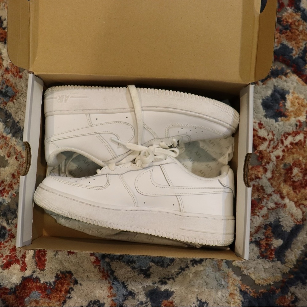 Boys Size 6.5 Air Force 1’s